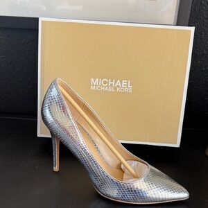 MICHAEL Michael Kors Metallic Silver Snakeskin Pointed-Toe Pump